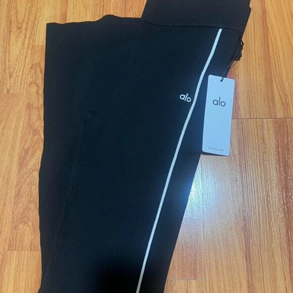 Alo Yoga Ribbed Sweater Knit Highline Flare Pant - Picture 6 of 6